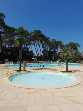 T2 tout équipé avec piscine sur côte océane
